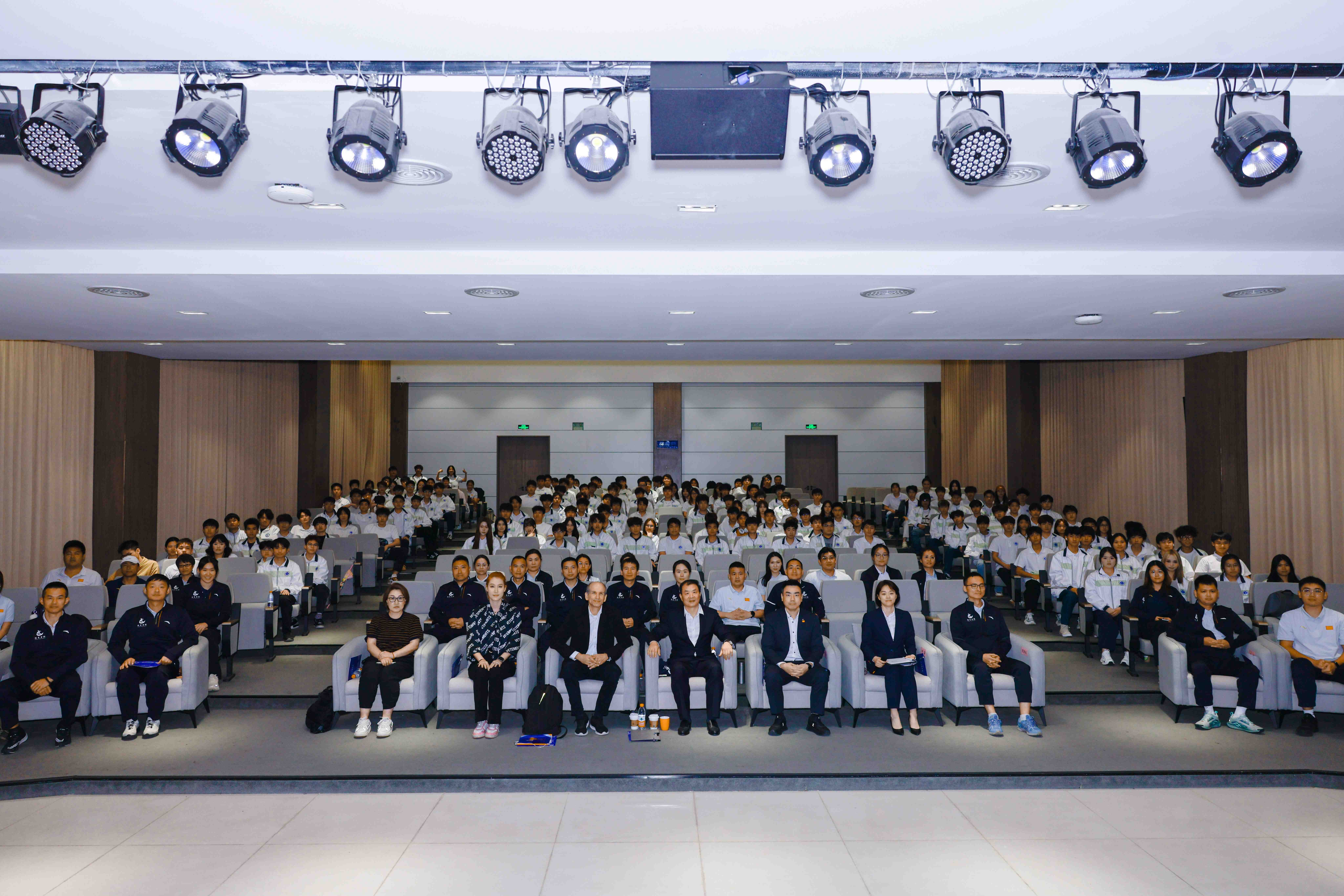 品牌宣传部 黄瑜思-16  大合照.jpg