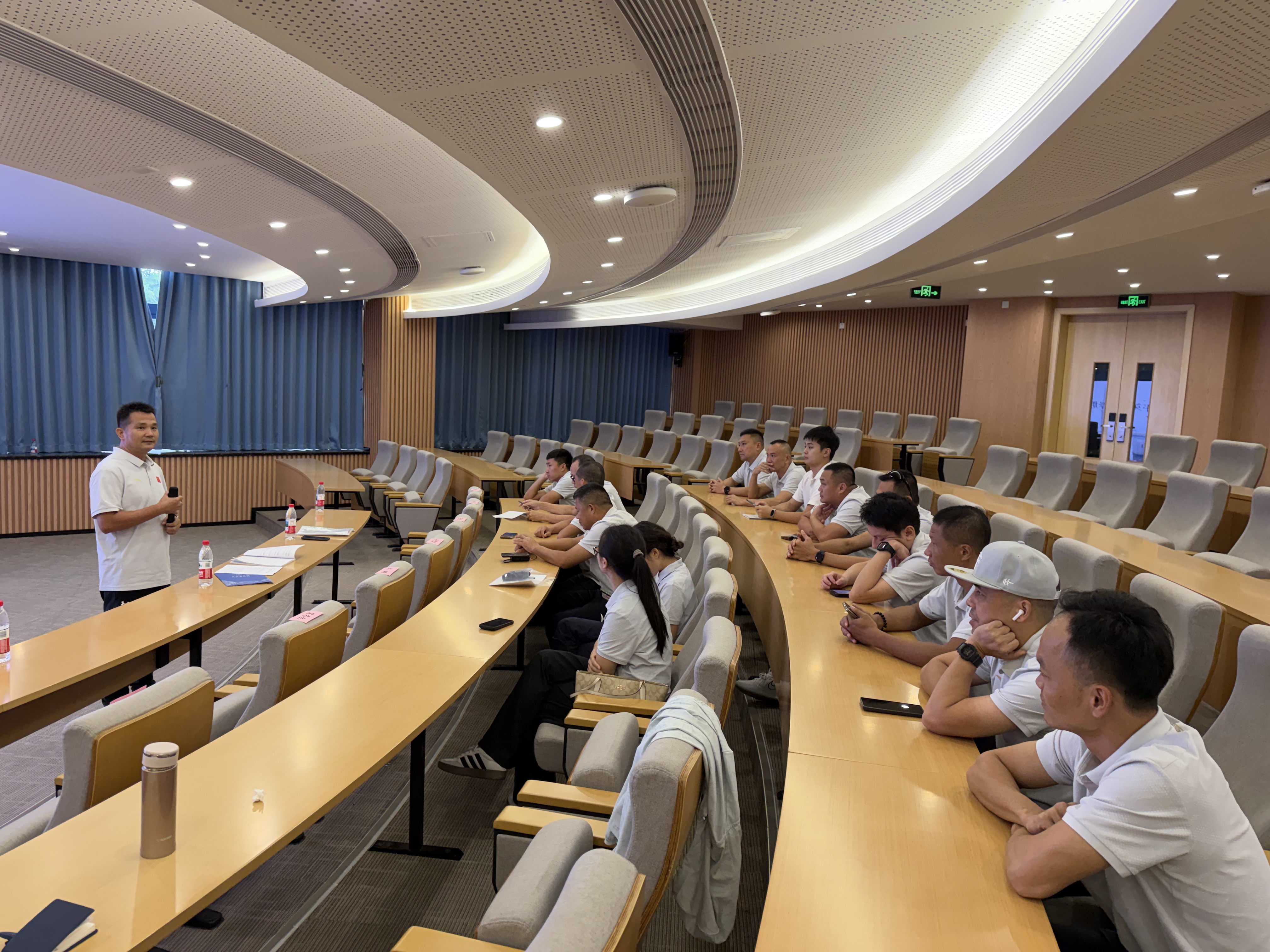 公体第一教研室会议.jpg